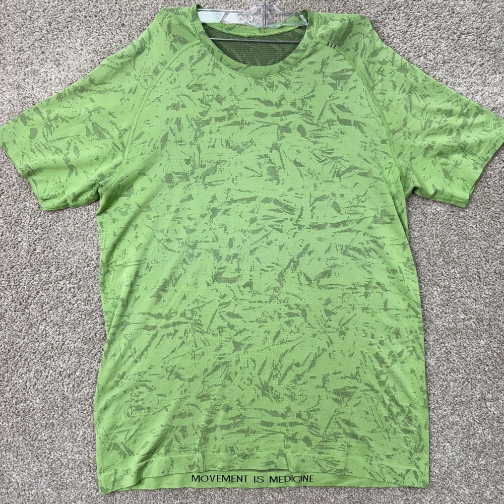 Lululemon T-Shirt Mens M Metal Vent Tech Green Abstract Short Sleeve EUC